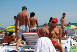Topless girls on the beach - 272 29/49