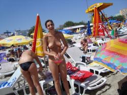 Topless girls on the beach - 272 31/49