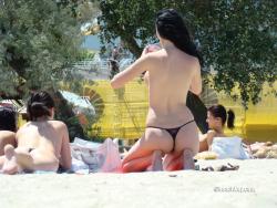 Topless girls on the beach - 120 33/77