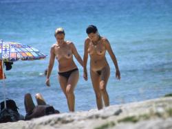 Nude girls on the beach - 229 44/49