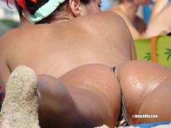 Topless girls on the beach - 065 30/48