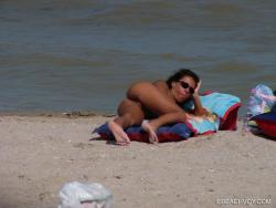 Nude girls on the beach - 192 11/79