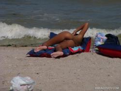 Nude girls on the beach - 192 16/79