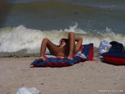Nude girls on the beach - 192 20/79