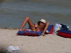 Nude girls on the beach - 192 25/79