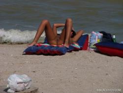 Nude girls on the beach - 192 31/79