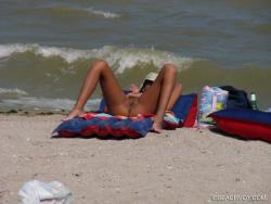 Nude girls on the beach - 192 30/79