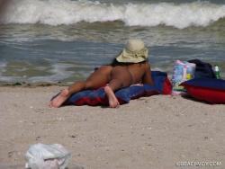 Nude girls on the beach - 192 35/79