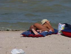 Nude girls on the beach - 192 36/79