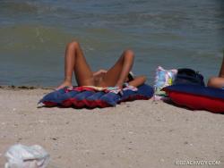 Nude girls on the beach - 192 40/79