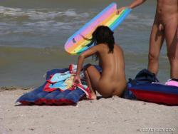 Nude girls on the beach - 192 77/79