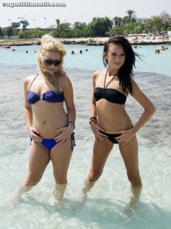 Beach - chantelle and sahara 68/100