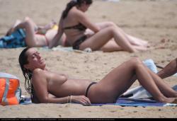 Topless girls on the beach - 289 - part 1(37 pics)