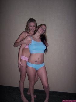 Hot lesbian teens  pics set 16/39
