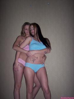 Hot lesbian teens  pics set 17/39