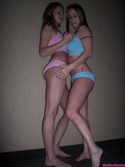 Hot lesbian teens  pics set 19/39