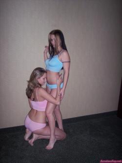 Hot lesbian teens  pics set 23/39