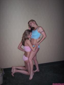 Hot lesbian teens  pics set 24/39