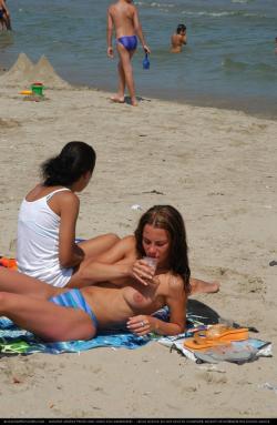 Topless girls on the beach - 020 - part 1  14/49