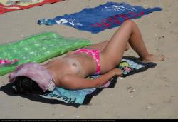 Topless girls on the beach - 020 - part 1  20/49