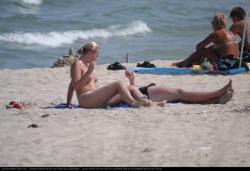 Topless girls on the beach - 020 - part 1  37/49