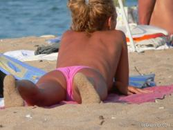 Nude girls on the beach - 180 40/49