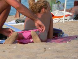 Nude girls on the beach - 180 42/49