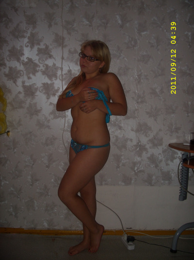 Cute amateur blonde shows her wet pussy
