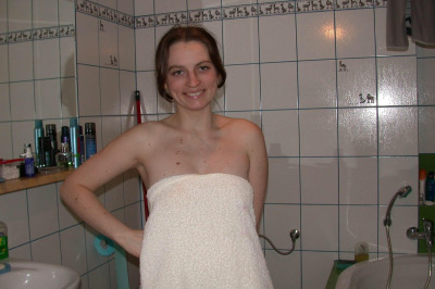 Amateur couple likes to pose she got a hairy pussy