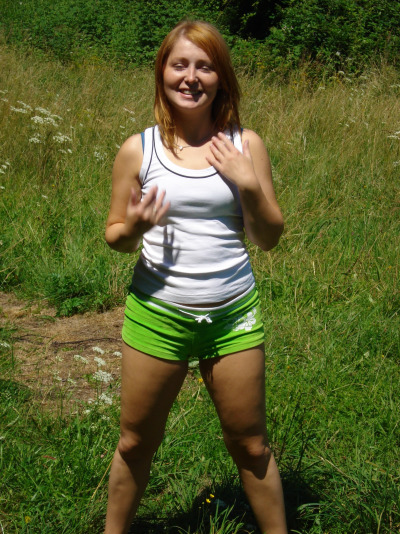 Sexy amateur babe shows her shaved pussy