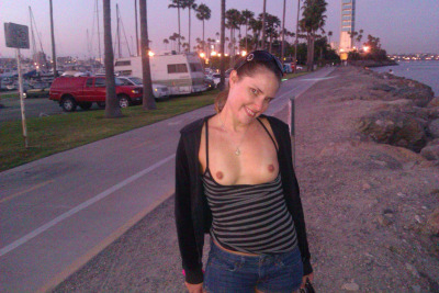 Amateur cutie posing naked and giving blowjob (117 pictures)