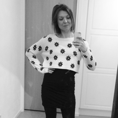 Fitness milf shows her sexy body